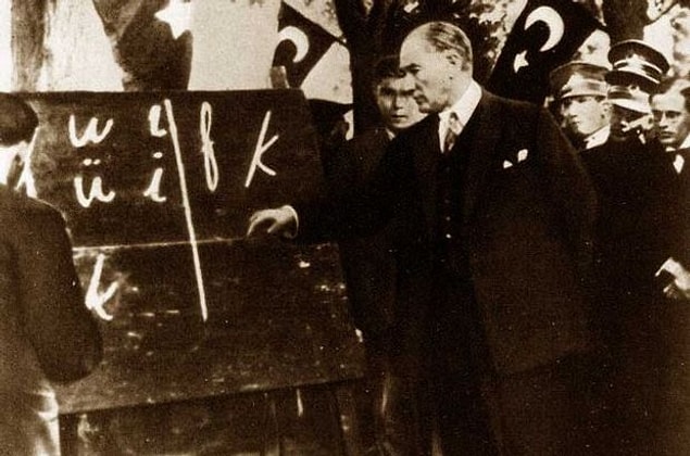 Başta Baş Öğretmen, Büyük Önder Mustafa Kemal Atatürk olmak üzere tüm öğretmenlerimizin Öğretmenler Günü'nü kutluyoruz!