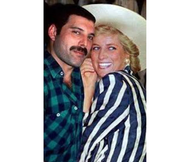 12. Bir keresinde beraber dışarı çıktıklarında Prenses Diana'nın bir gay bara girebilmesi için onu erkek kılığına sokmuştu.