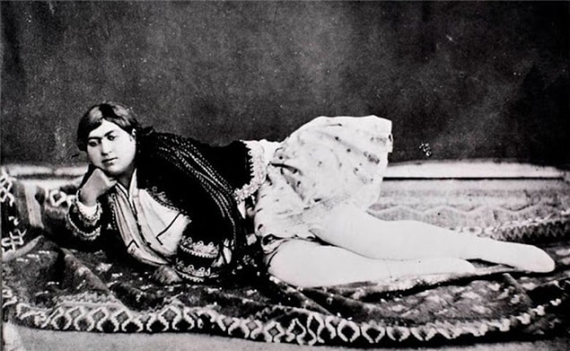 5. Zahra döneminin ilk feminist kadınları arasında yer alıyordu.