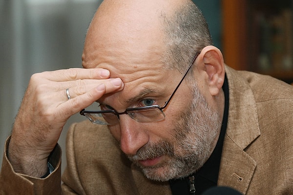 9. Какой творческий псевдоним использует Григорий Чхартишвили?