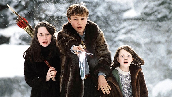 5. "_____, колдунья и платяной шкаф"