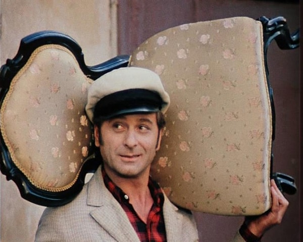 8. Как звали основателя мебельной мастерской, создавшей злополучный гарнитур?