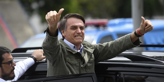 Bolsonaro'nun, işbaşı yaptıktan sonra çevre ve tarım bakanlıklarını birleştirme planının da yağmur ormanlarını tehlikeye atacağı ifade ediliyor.