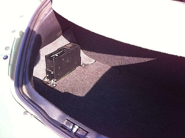 10. Ленивым владельцам машин приходилось слушать одни и те же диски по полгода, ведь записать или купить новые всегда было некогда