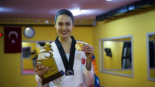 Dünya ve Avrupa şampiyonu milli sporcumuz, Çin'in Wuxi kentinde düzenlenen Grand Slam Şampiyonlar Serisi'nde altın madalya kazanan tek Türk sporcu olmuştu.