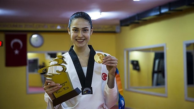 Dünya ve Avrupa şampiyonu milli sporcumuz, Çin'in Wuxi kentinde düzenlenen Grand Slam Şampiyonlar Serisi'nde altın madalya kazanan tek Türk sporcu olmuştu.