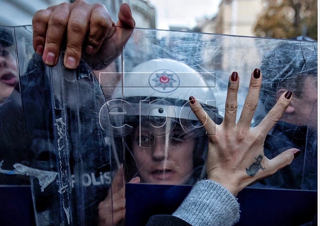 Taksim'deki yürüyüşten kareler...