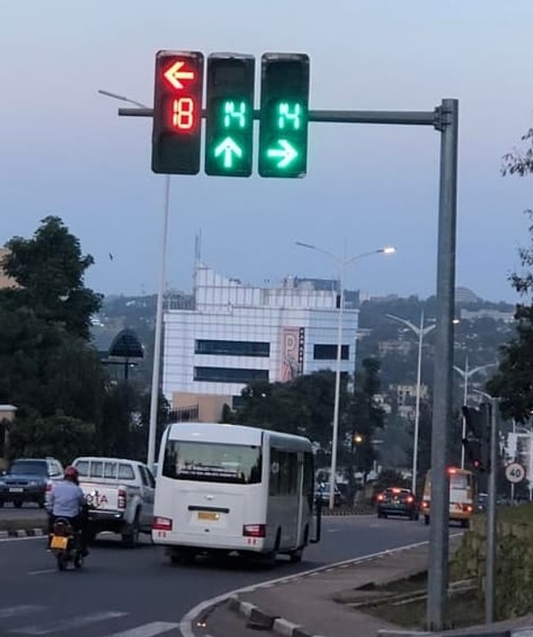 9. Отсчет времени - это тоже очень удобно! Поможет особенно нетерпеливым водителям немного успокоить нервы :)