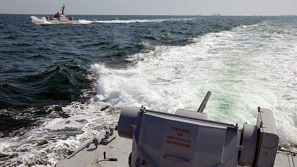 Ukrayna Deniz Kuvvetleri Komutanlığı: FSB tarafından gemilerimize ateş açıldı
