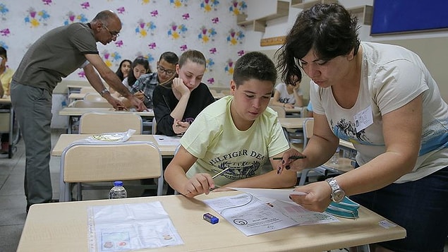 Sınav, iki bölüm halinde ve aynı gün uygulanacak. Sınavda çoktan seçmeli 90 soru sorulacak.