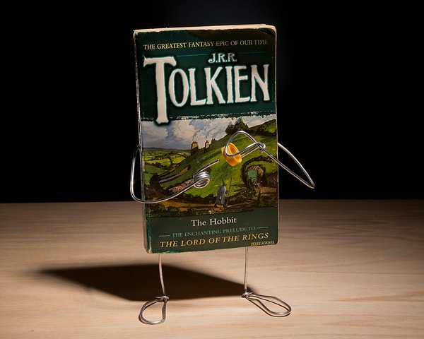 8. Джон Р. Р. Толкин - Хоббит, или Туда и обратно