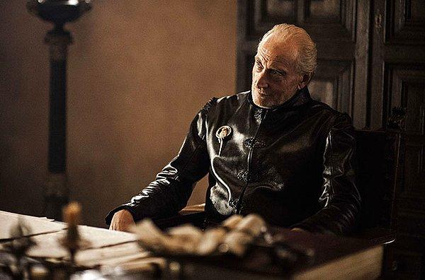 33. Dizide Tywin Lannister'ın ölen karısının ismi Joanna olduğu gibi, rolü canlandıran Charles Dance'in de eşinin ismi Joanna ve üç çocukları var.