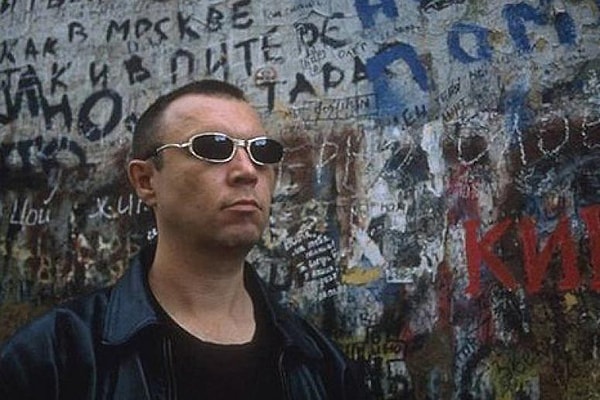 9. "Человек считает себя Богом, и он прав, потому что Бог в нем есть. Считает себя свиньей — и опять прав, потому что свинья в нем тоже есть. Но человек очень ошибается, когда принимает свою внутреннюю свинью за Бога"