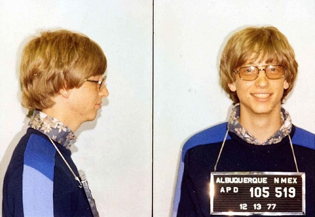 17. Gates’in tutuklanma fotoğrafı, aslında Outlook 2010’daki varsayılan resim seçeneği için ana hatları oluşturur.