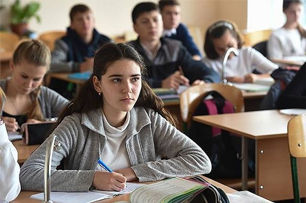 7. Выберите правильный вариант написания прилагательного, характеризующего комплекс, бизнес или сервис: