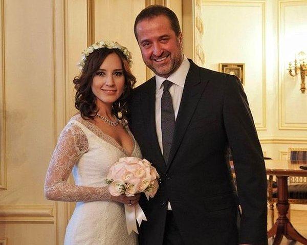 7. Büyük ses getiren birlikteliklerini 2015 yılının Sevgililer Günü'nde evlilikle taçlandıran Nazlı Çelik ve Serdar Bilgili, eylül ayında boşandı.