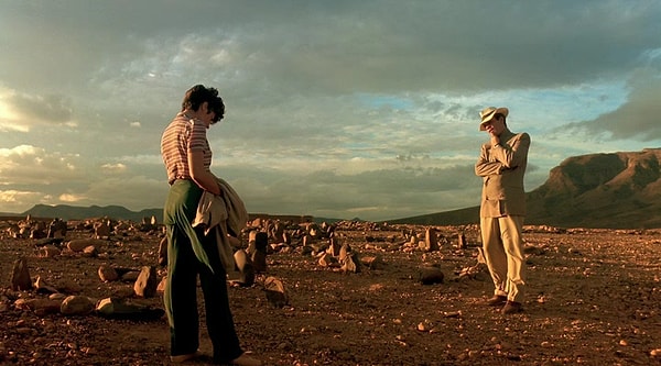 5. По просторам какой страны путешествуют главные герои фильма" Под покровом небес" - Порт Морсби и его жена Кит?