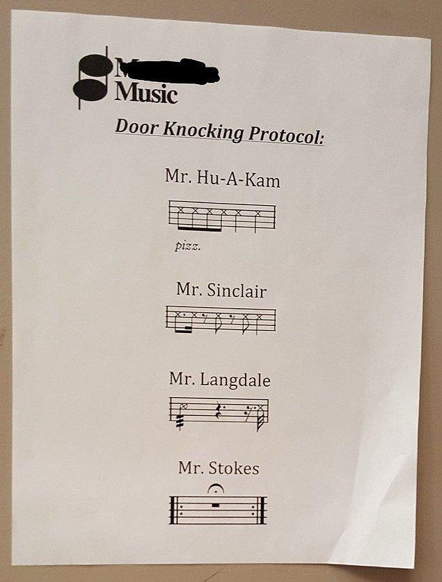 10. Bu müzik öğretmelerinin odası her öğretmen için eşsiz bir çağırma tıklamasına sahip.