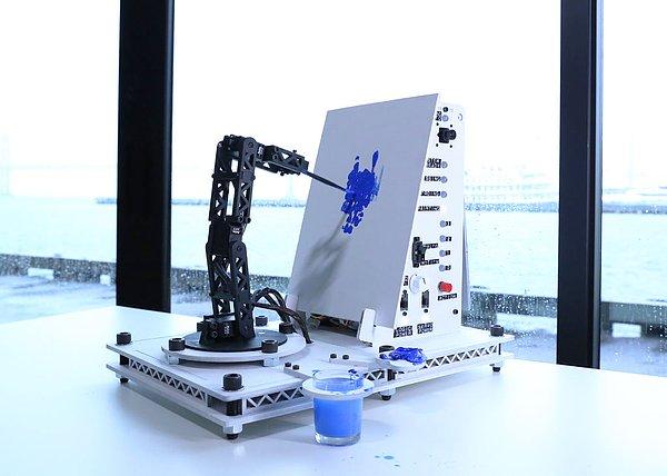 “Bence kısa vadede robotlar, dijital sanatın son üretiminde daha fazla, özellikle de çok fazla ayrıntıya veya tekrar eden unsurlara sahip olacaklar”
