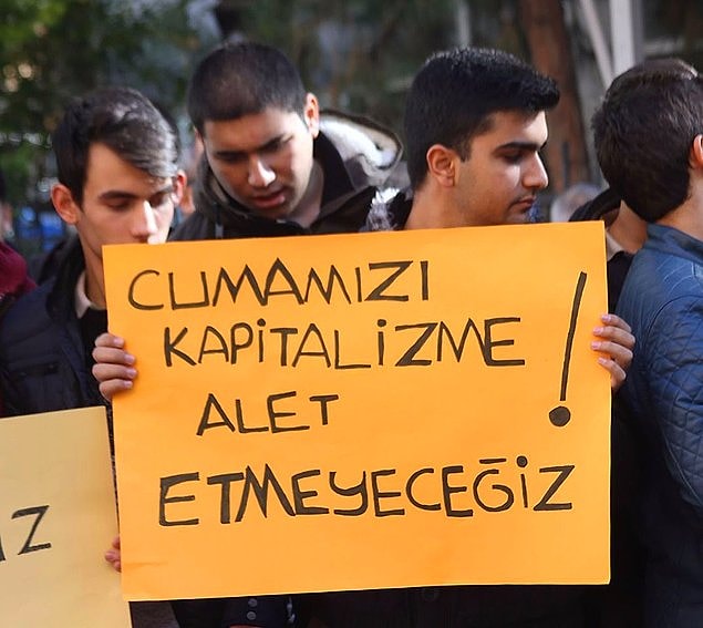 Ne tip tümsekler? Kara Cuma'nın kapitalizmin bir oyunu olduğuna vizesiz pasaportsuz ufak bir Google seyahati yapmaya gerek duymadan kani olmak gibi.
