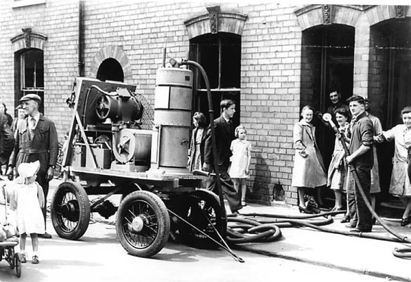 5. В 19 веке был изобретён "Подметатель ковров". Кто изобрел пылесос?