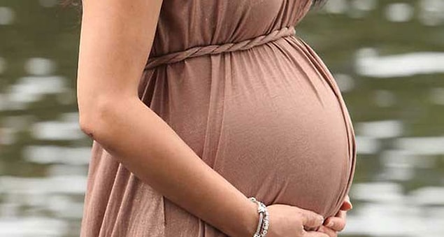 Hamile kadınlar da karınları belli olmasın diye sürekli saklar. Ben kocamla seviştim ve hamile kaldım mesajı verdiği için falan mı?