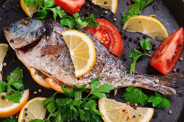 Doymamış yağ asitleri, omega 3 bakımından zengin olan balığı her hafta bir kere tüketmeye çalışın.