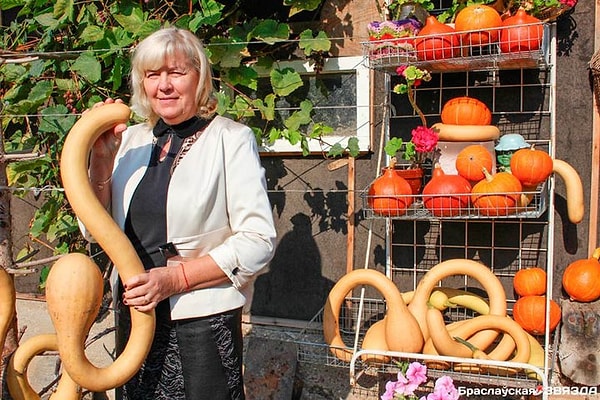 7. Это лебедь или саксофон? Люди говорят, что это кабачок, но мы всё ещё не уверены 😆