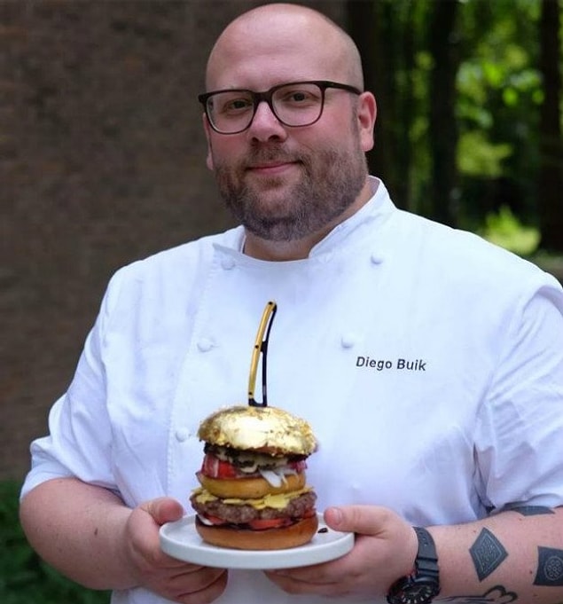 12. 1800 Pound'luk bu altın kaplamalı hamburgerden 10 adet yiyebilirsiniz.