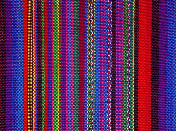 1. Как считаете, какой цвет на этом изображении является самым ярким?