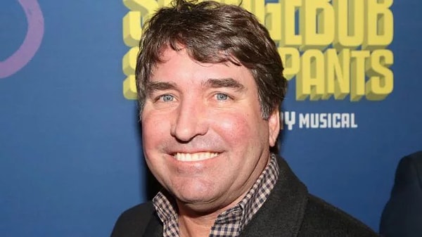 1. Стивен Хилленберг скончался 26 ноября. Новость подтвердил Nickelodeon, который транслирует «Губку Боба» с 1999 года.