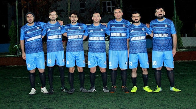 Tamamı üniversite mezunlarından oluşan “Garipler” isimli futbol kulübü, önümüzdeki yıldan itibaren amatör ligde mücadele etmeyi hedefliyor.