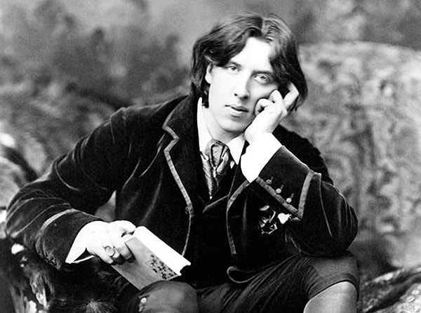 6. Оскар Уайльд утверждал, что старики всему верят, люди зрелого возраста во всем сомневаются, молодые… Что же делают молодые люди?