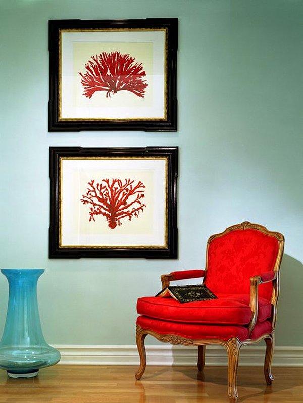 5. Bazen de kırmızı bir berjer ya da bu renkleri barındıran tablolarla evinizin havasını değiştirebilirsiniz.