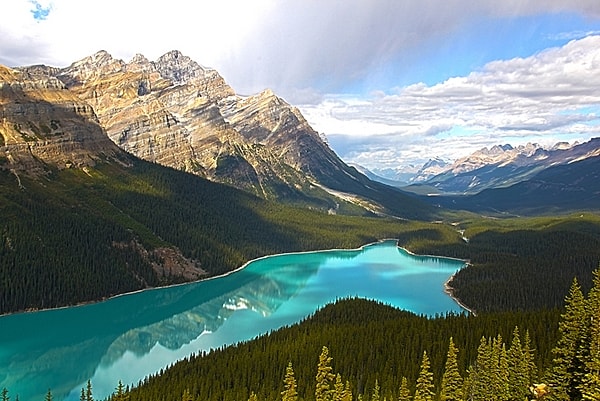 2. В какой стране находится больше всего озер?