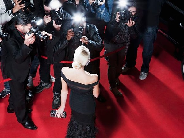 11. Вам нравится находиться в центре внимания?