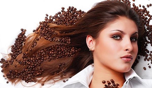 10. Kafein saç büyümesini düzenleyen ve onu geliştiren faktörlerin üretimini arttırır.