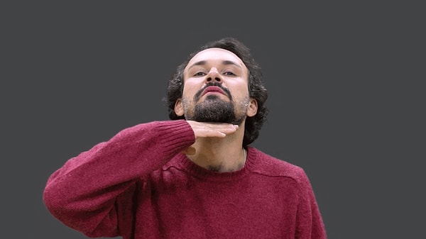 3. Приложить ладонь к горлу