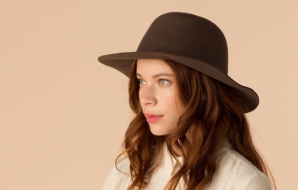 3. Себе шляпу можно лишь...