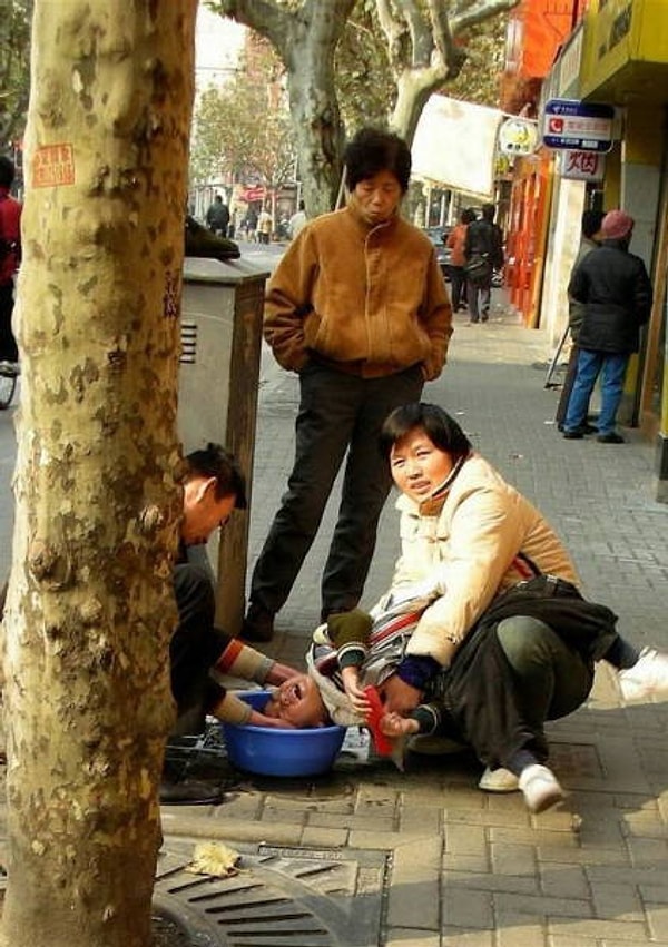 3. Что вообще происходит на этом фото?