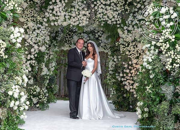 4. И вот сегодня 55-летний режиссер покинул ряды холостяков и женился на 35-летней модели, с которой они встречались уже 9 лет. Свадьба прошла в его доме в Лос-Анджелесе.