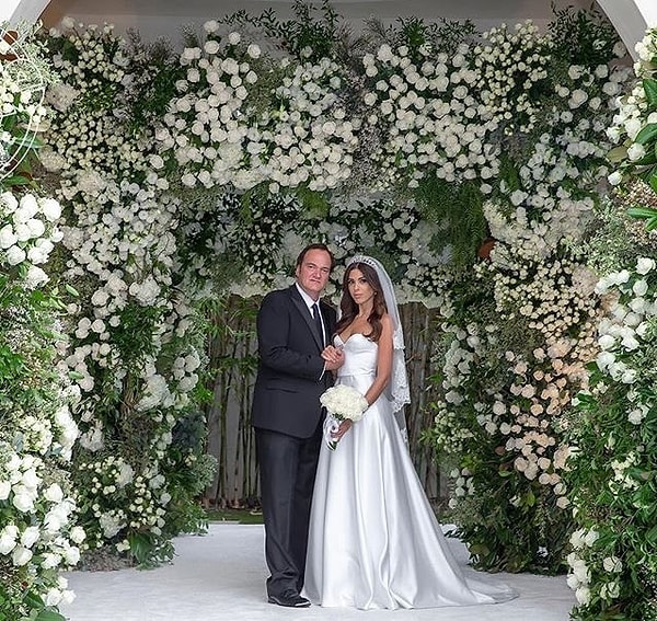 9. Еще одним очень обсуждаемым моментом является тот факт, что известный режиссер женился, проведя обычную церемонию свадьбы.