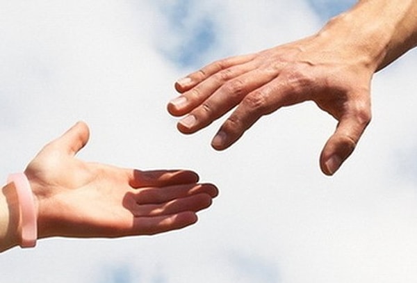 1. Можете ли вы вспомнить, когда оказывали помощь совершенно незнакомым вам людям?