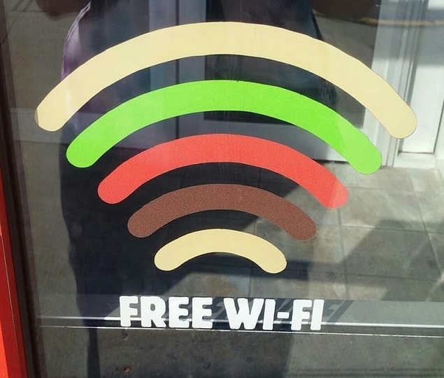 13. Hamburgercinin kapısındaki WiFi sembolünün hamburger şeklinde tasarlanması. :')