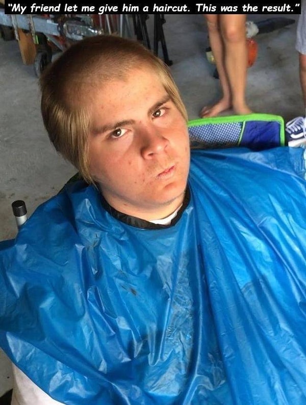 1. "Друг позволил мне подстричь его. И вот результат"