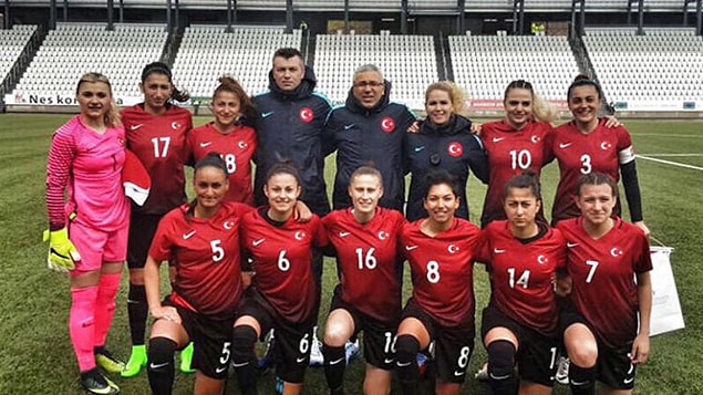 10. Kadın futbol ligini takip eder misin?