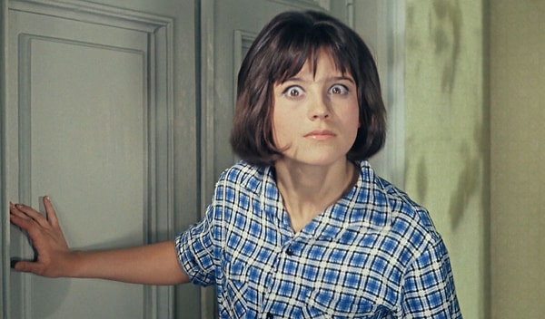 5. "Хочу у зеркала, где муть. И сон туманящий. Я выпытать, куда вам путь. И где пристанище"