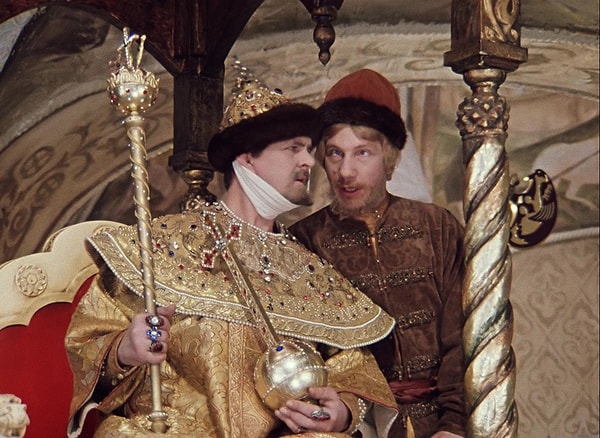 8. "Этот закон давно известен - не интересен мир без песен"