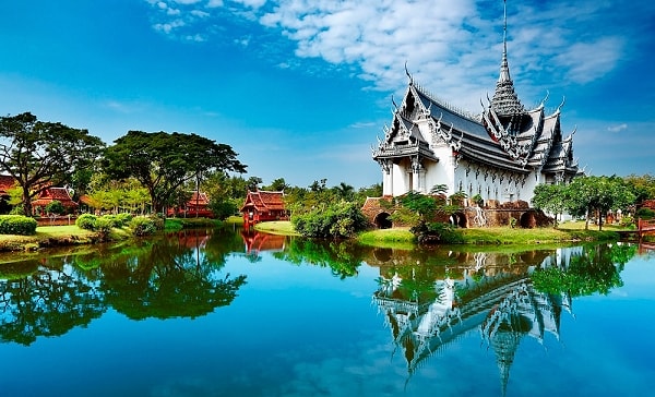 9. В Таиланде исповедуют...