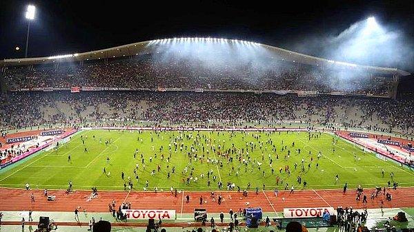 2013 / Beşiktaş taraftarları sahaya girdi.